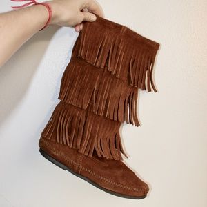 MINNETONKA Fringe Boots